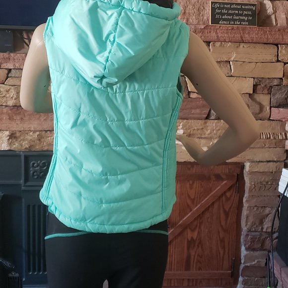 2 items: City Streets puffer vest -sz M & Xersion capri workout pants –sz S - Picture 3 of 13